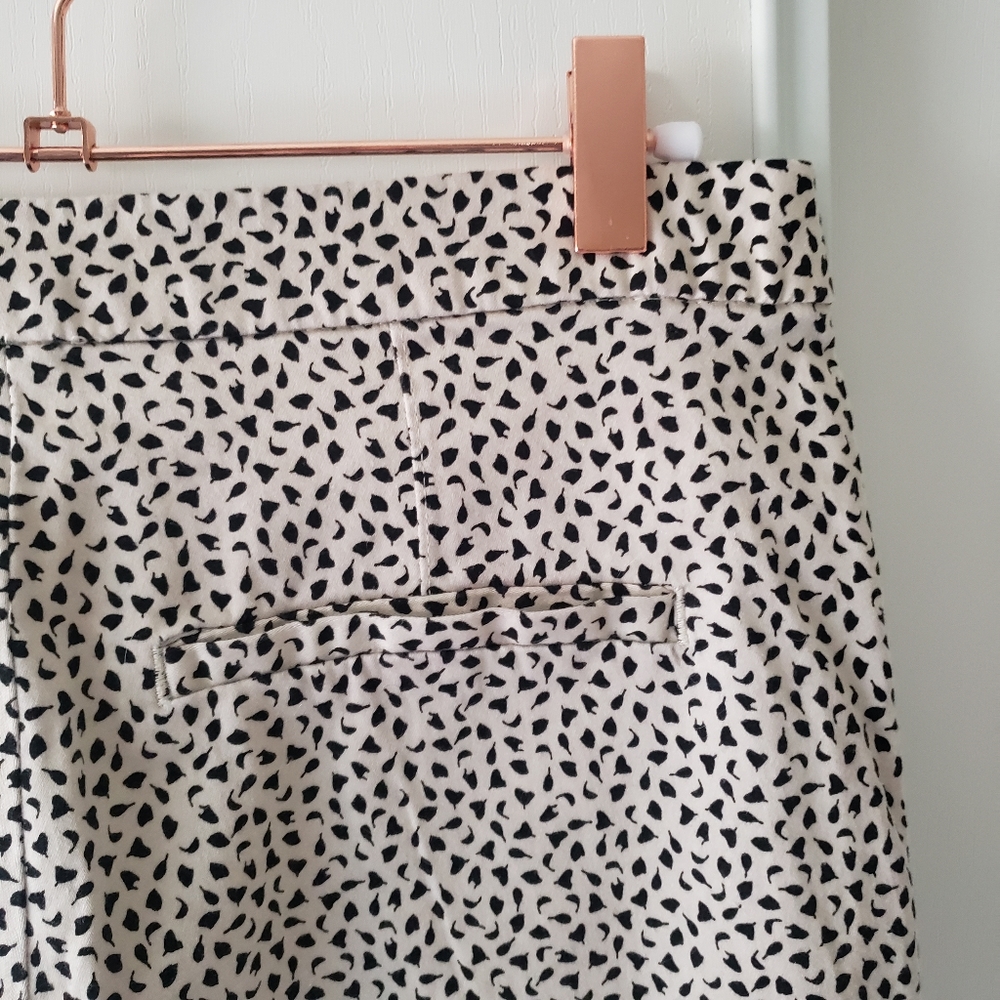 H&M, Black & White, Polka Dot Print Shorts. Size 8. - Picture 7 of 12